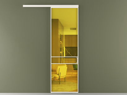 Алюминевая перегородка vd1_02_ Алюминий пудровый белый Прозрачное жёлтое стекло, триплекс, 6мм. Цвет Алюминий пудровый белый. Материал Алюминий в эмали. Коллекция Перегородка Formato вдоль стены одностворчатая. Картинка.